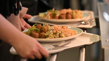 An den Mensen des Studentenwerks Potsdam – hier am Standort Am Neuen Palais – gibt es mittwochs nur vegetarische und vegane Speisen.