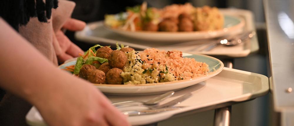 An den Mensen des Studentenwerks Potsdam – hier am Standort Am Neuen Palais – gibt es mittwochs nur vegetarische und vegane Speisen.
