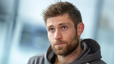 Seit Jahren nur im Sommer in der Heimat. Leon Draisaitl vor ein paar Jahren bei einem Pressetermin in Köln.
