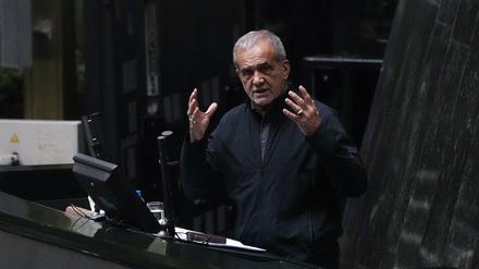 Steht er wirklich für Reformen? Der neue iranische Präsident Massud Peseschkian.