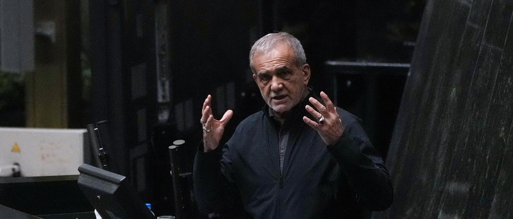 Steht er wirklich für Reformen? Der neue iranische Präsident Massud Peseschkian.