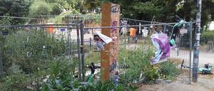 Die abgebrannte Toilette vom Helmholtzplatz.