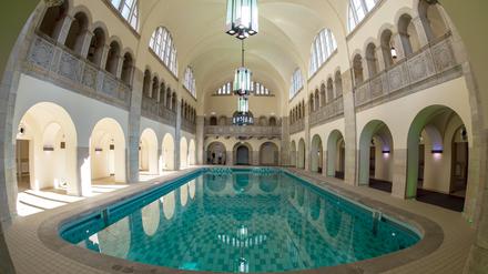 Das Schwimmbeckens des ehemaligen Stadtbades Prenzlauer Berg.