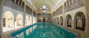 Das Schwimmbeckens des ehemaligen Stadtbades Prenzlauer Berg.