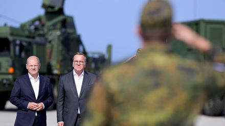 Die Bundeswehr hat am Mittwoch gegenüber Kanzler Olaf Scholz und Verteidigungsminister Boris Pistorius die Einsatzbereitschaft ihres ersten Flugabwehrsystems vom Typ Iris-T erklärt.