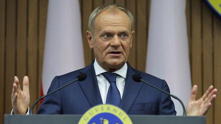 Der polnische Premierminister Donald Tusk nimmt an einer gemeinsamen Pressekonferenz mit dem moldawischen Premierminister Dorin Recean in Chisinau, Moldawien, am 4. September 2024 teil. Nach den russischen Angriffen auf Lwiw bietet er Hilfe für den Wiederaufbau zerstörter Infrastruktur an. 