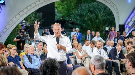 Bundeskanzler Olaf Scholz (SPD) spricht mit Bürgern im «Kanzler Gespräch».  