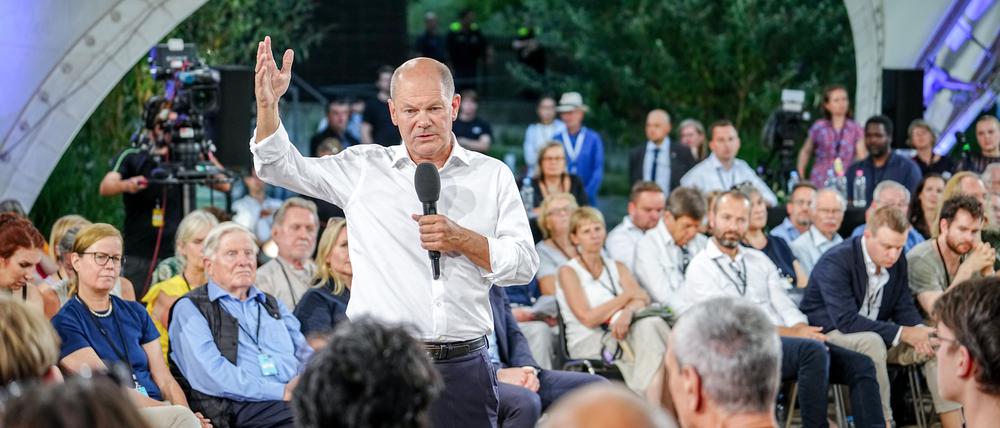 Bundeskanzler Olaf Scholz (SPD) spricht mit Bürgern im «Kanzler Gespräch».  