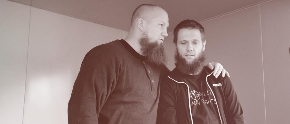 Die damaligen salafistischen Prediger Pierre Vogel (links) und Sven Lau bei einer Kundgebung radikaler Muslime im Jahr 2014.