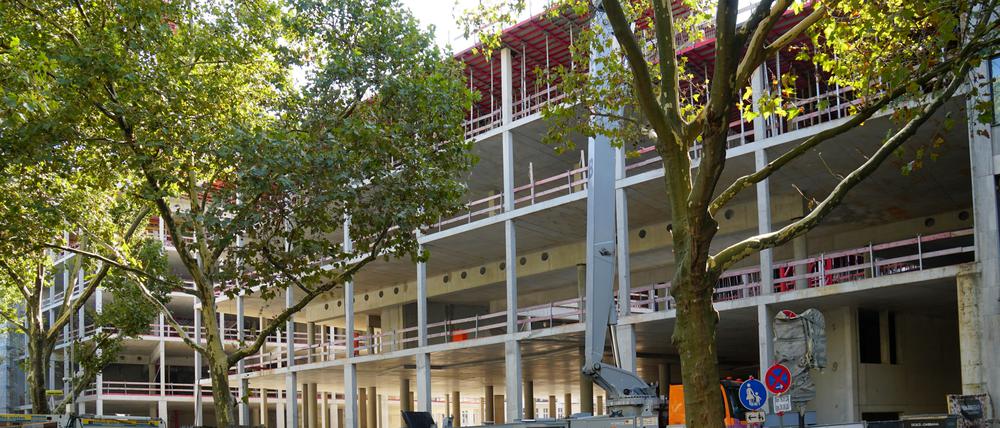 Nach einem mehr als einjährigen Baustopp gehen die Arbeiten für das neue Stadtquartier "Fürst" am Kurfürstendamm weiter.