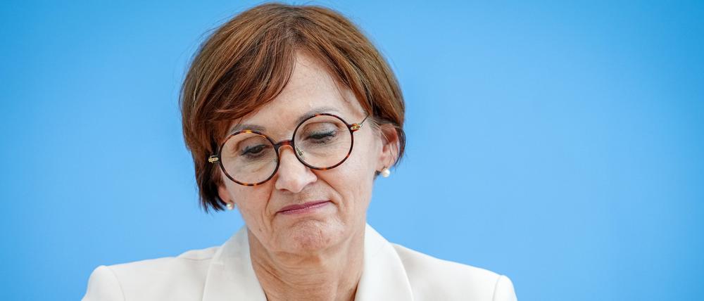 Bettina Stark-Watzinger (FDP), Bundesministerin für Bildung und Forschung, stellt den nationalen Bildungsbericht vor.