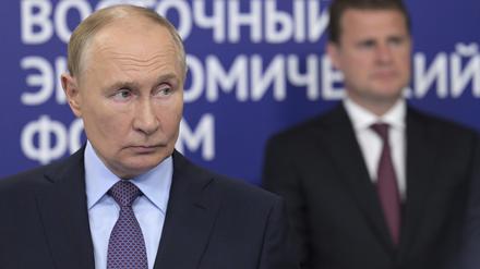 Vergiftetes Kompliment: Die US-Präsidentschaftskandidatin Kamala Harris habe ein „ansteckendes Lachen“, konstatierte Kremlchef Wladimir Putin am Donnerstag am Rande einer Plenarsitzung. 