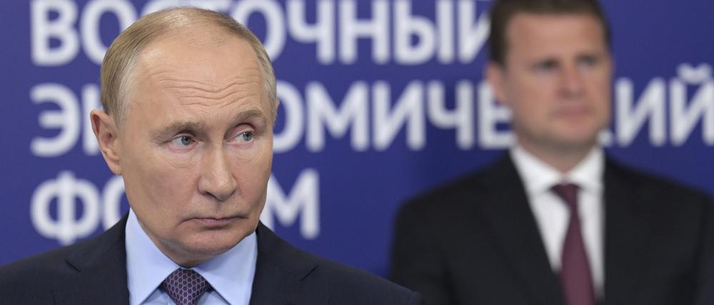 Vergiftetes Kompliment: Die US-Präsidentschaftskandidatin Kamala Harris habe ein „ansteckendes Lachen“, konstatierte Kremlchef Wladimir Putin am Donnerstag am Rande einer Plenarsitzung.