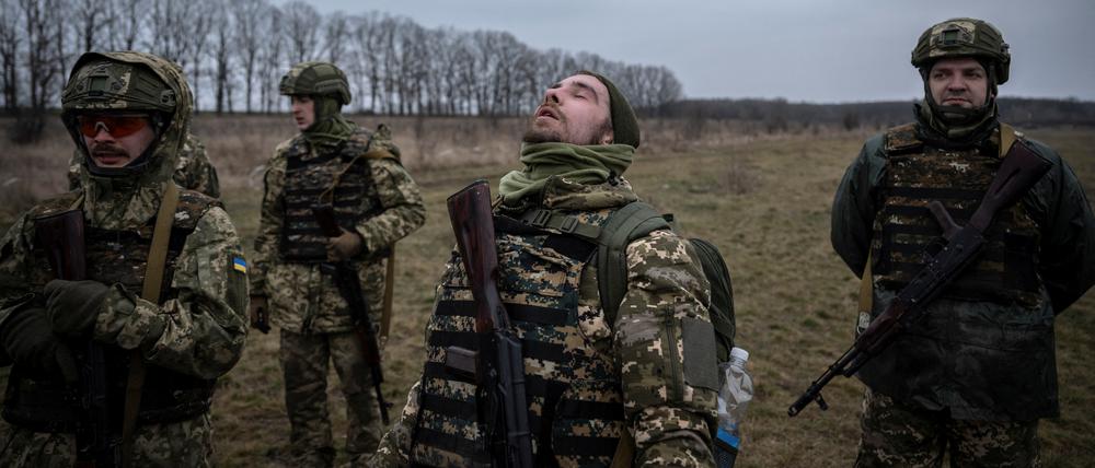 Ukrainische Rekruten bei einer Militärübung im März.
