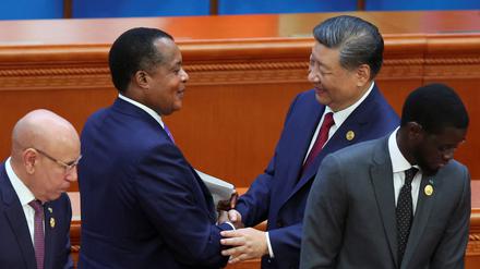 Der Präsident der Republik Kongo Denis Sassou Nguesso und der chinesische Staatschef Xi Jinping beim Forum für China-Afrika-Kooperation (FOCAC).
