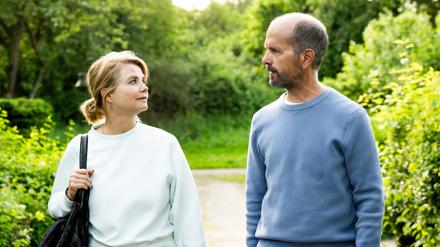 Anne (Annette Frier) kennt Erik (Christoph Maria Herbst) schon lange genug, um zu merken, dass etwas mit ihm nicht stimmt.