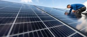 Auf dem Dach der Howoge-Gebäude in der Sven-Hedin-Straße in Zehlendorf wird ab sofort Sonnenenergie geerntet (Symbolbild). 