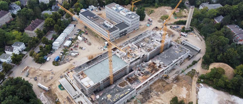 Das Innovationszentrum FUBIC und das Forschungshaus FUHUB in der Dahlemer Fabeckstraße nehmen Gestalt an.