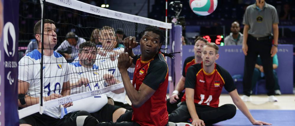 Ihr erstes Halbfinale bei den Paralympics seit 2016 ging für die Sitzvolleyballer 0:3 gegen Bosnien verloren.
