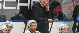 Nicht stark genug. Trainer Serge Aubin und die Eisbären verlieren das erste Pflichtspiel.