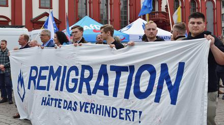 Als Reaktion auf den Messerangriff auf Islamkritiker Michael Stürzenberger, veranstaltet die AfD und deren Jugendorganisation Junge Alternative eine Kundgebung auf dem Mannheimer Marktplatz.