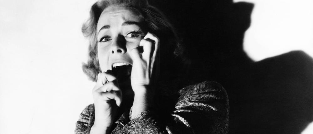 Vera Miles voller Angst.