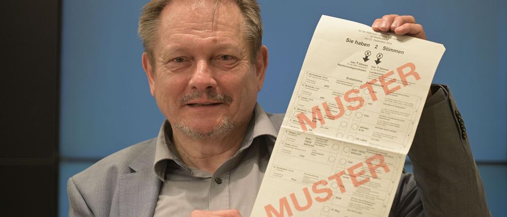 Bisher haben laut Brandenburgs Landeswahlleiter Josef Nußbaum rund 356.000 Wahlberechtigte einen Antrag auf Briefwahl gestellt.