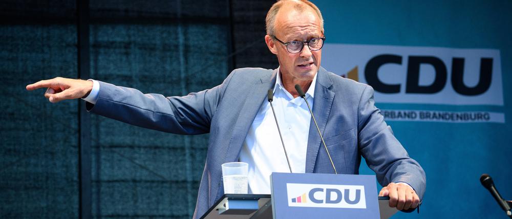 Die Rede von CDU-Chef Friedrich Merz in Brandenburg sorgt für die nächste Aufregung im Streit um die Migrationspolitik.