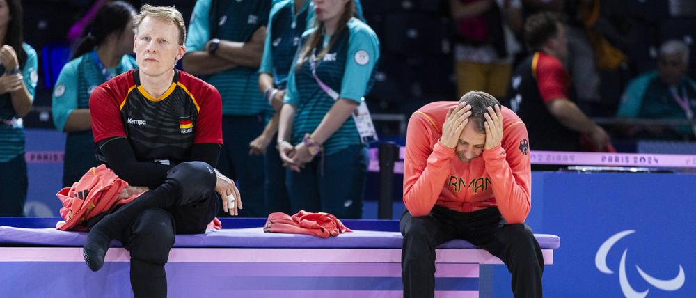 Den deutschen Spielern ist die Enttäuschung nach der Niederlage anzusehen.