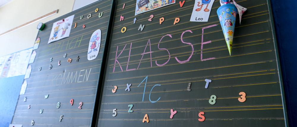 Für mehr als 37.000 Kinder in Berlin beginnt in diesem Sommer die Schule. (Archivbild)