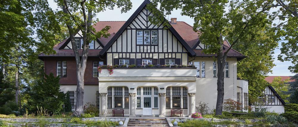 Die Villa der Weberbank für Salon-Treffen und Beratung Hochvermögender in Schmargendorf.