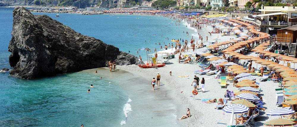 Strand von Monterosso al Mare in Ligurien.