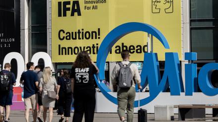 Besucher auf der IFA 2024.
