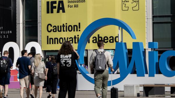 Besucher auf der IFA 2024.