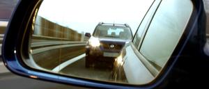 Wieder so ein Drängler. In Berlin verwechseln Autofahrer Straßen und Autobahn immer öfter mit Autoscooter. Unserer Redakteurin hinterm Steuer reicht es.