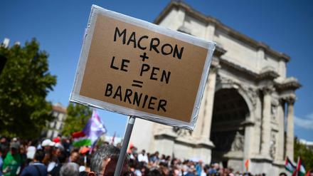  In Frankreich haben am Samstag nach Angaben des Innenministeriums mehr als 100.000 Menschen gegen die Ernennung des neuen rechtsgerichteten Premierministers Michel Barnier demonstriert. 