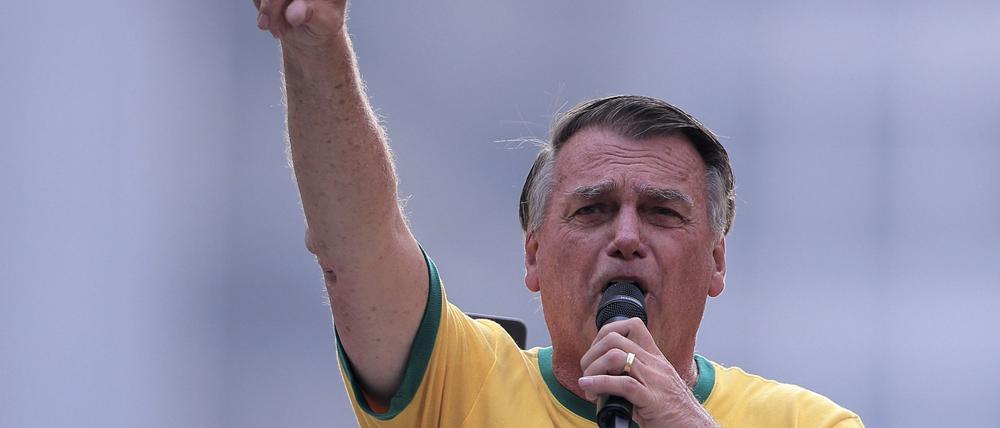 Nach der Sperrung der Online-Plattform X in Brasilien hat Ex-Präsident Jair Bolsonaro Tausende Anhänger zu einem Straßenprotest gegen den verantwortlichen Richter Alexandre de Moraes mobilisiert.