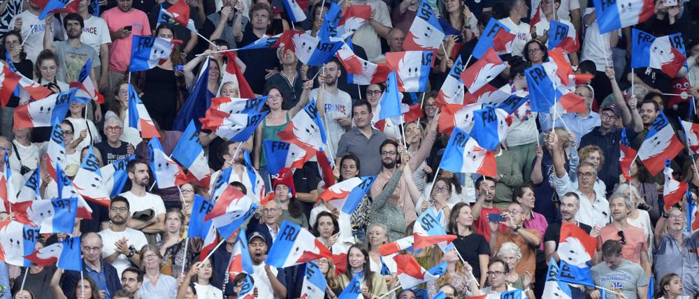 Bei den Paralympics in Paris ist die Flagge der Franzosen omnipräsent. 