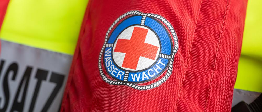 Mehr als 100 Kräfte von Feuerwehr, Wasserwacht, Technischem Hilfswerk, Rettungsdienst, Polizei und ADAC waren im Einsatz.