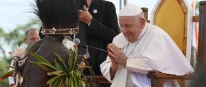 Die bislang längste Reise seiner Amtszeit führt den Papst momentan in verschiedene südostasiatische Länder, darunter Indonesien und Papua-Neuguinea.