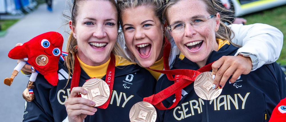Edina Müller (l), Anja Adler (r) und Felicia Laberer (M)