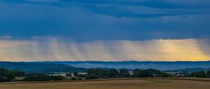 Die Temperaturen fallen deutlich in Berlin und Brandenburg zum Start in die neue Woche. Es wird wechselhafter. (Archivbild)