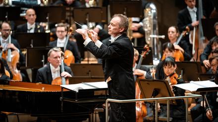 Jonathan Nott dirigiert die Berliner Philharmoniker