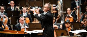 Jonathan Nott dirigiert die Berliner Philharmoniker