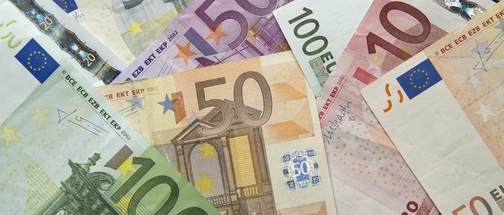 Wenn das Geld zu spät fließt, kommen vor allem kleine und mittelständische Unternehmen schnell unter Druck.