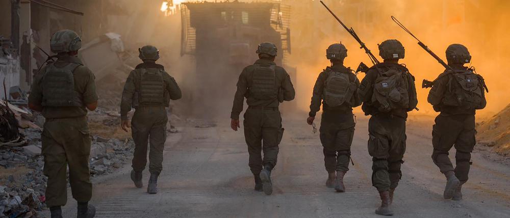 Seit mehr als 300 Tagen herrscht Krieg: israelische Soldaten im Gazastreifen.