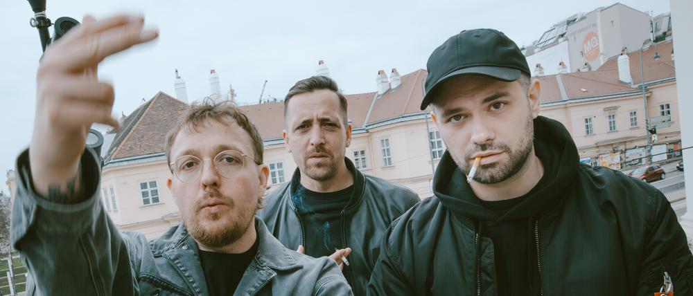 Die Band Antilopen Gang. Panik Panzer, Danger Dan und Koljah (von links).