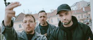 Die Band Antilopen Gang. Panik Panzer, Danger Dan und Koljah (von links).