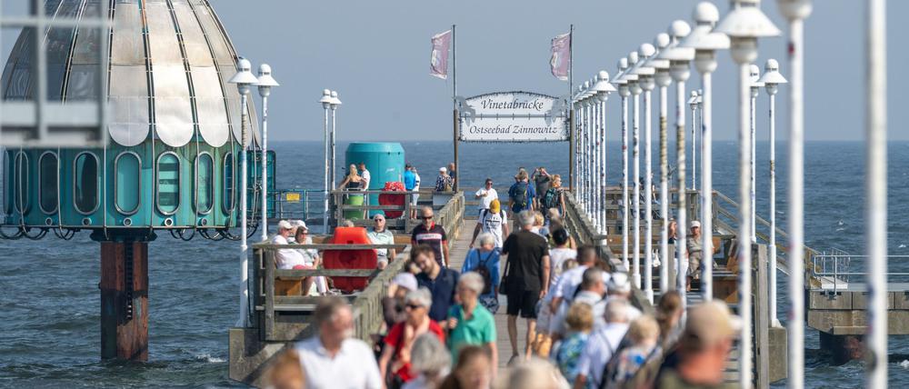 Die Seebrücke auf Zinnowitz wurde 2021 Schauplatz eines aufsehenerregenden Unfalls, der nun vor Gericht landet. (Archivfoto)