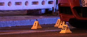 Durch Schüsse ist im Berliner Stadtteil Schöneberg ein 42-jähriger Mann getötet worden, zwei weitere Männer wurden verletzt. 